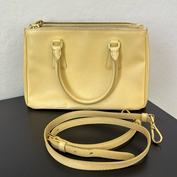 PRADA Saffiano Small Galleria Double Zip Tote Polline Color / Butter Yellow - Picture 3 of 16